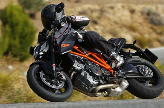 2014-KTM-Super-Duke-R-Review3