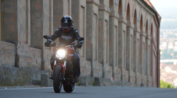 Ducati-Monster-821-review-4