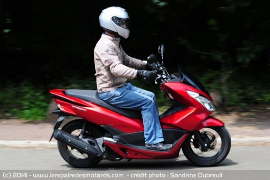 Review-2014-Honda-PCX-125-08