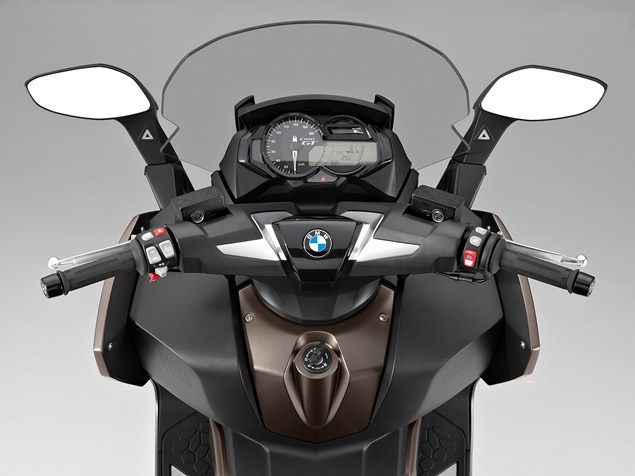 2016-BMW-maxi-scooter-dash