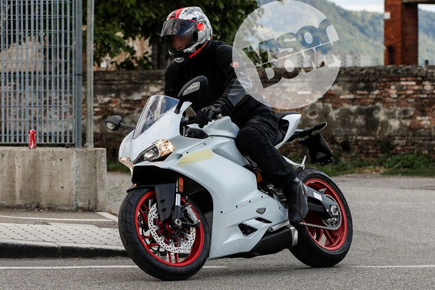 Ducati-panigale-959-spy-shot